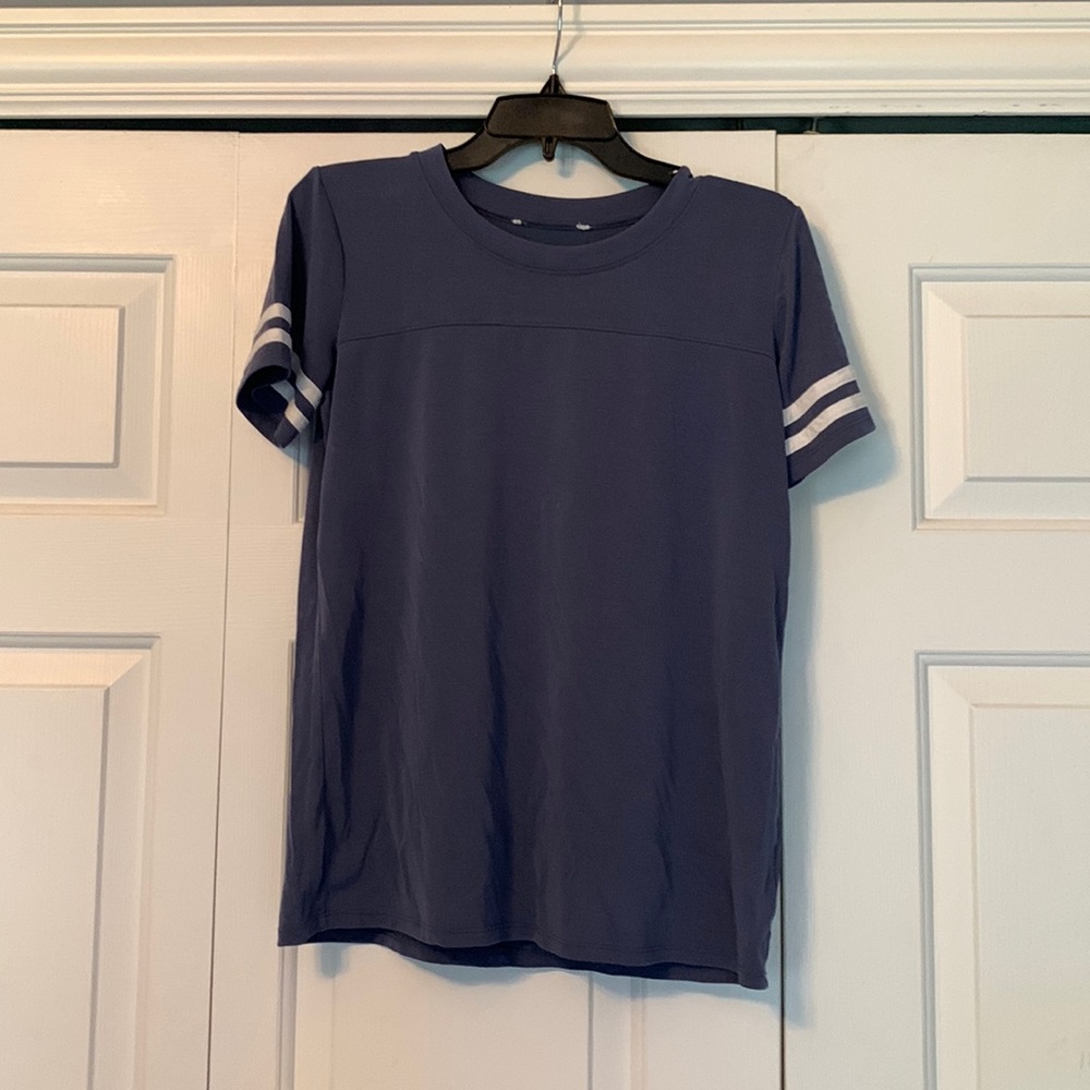 blue tshirt